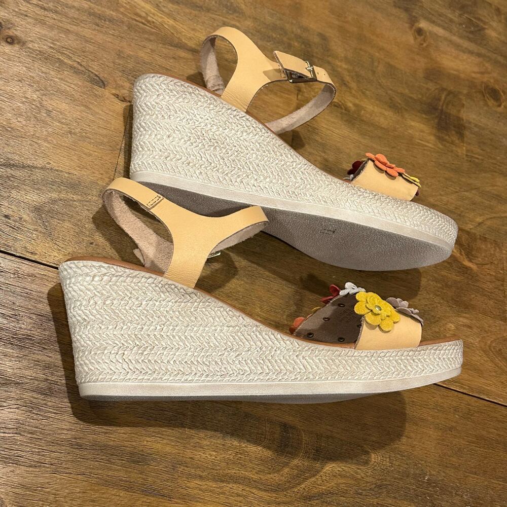 Sophia Milano Sandals 9.5 Ankle Straps Multicolor Leather Wedge Buckle Flowers - Picture 6 of 7